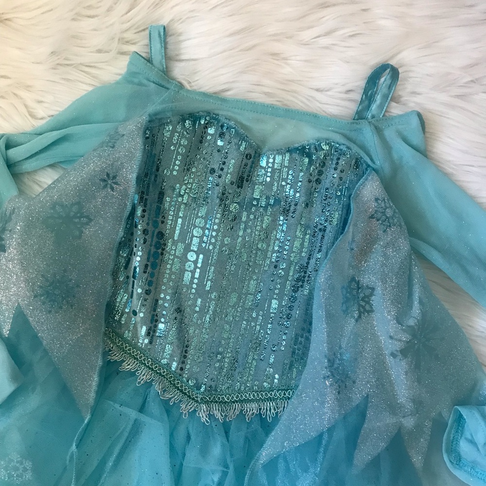 Beautiful Disney Elsa dress-costume like new